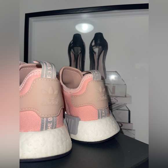 Women’s Adidas NMD R1 - Picture 3 of 8